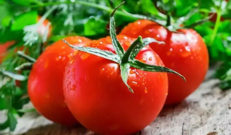 最近微信群里炸锅了：土豆、菠菜、蘑菇、萝卜、番茄这几样家常菜居然上了“致癌黑名单