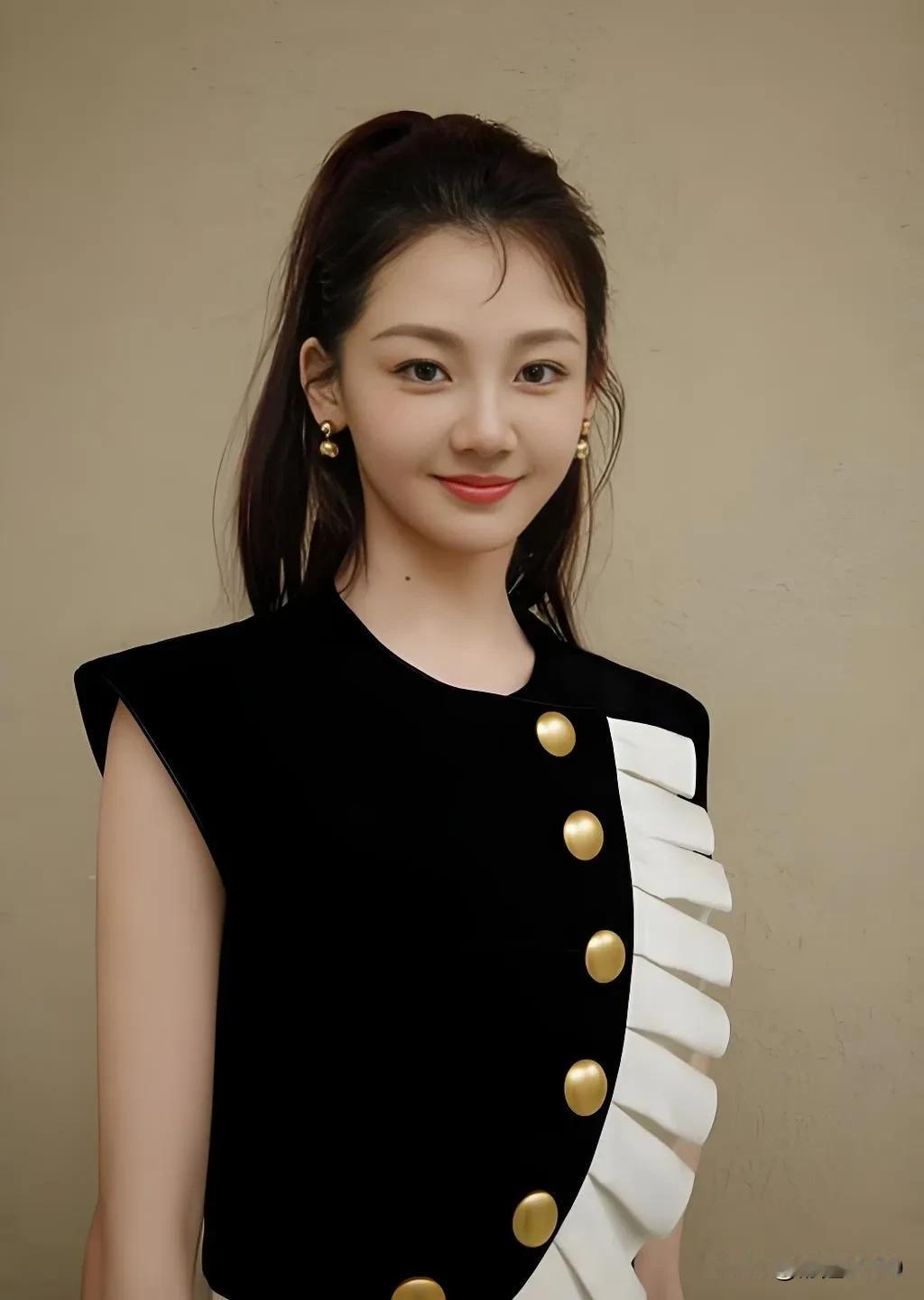 《芳华》三女主8年境遇对比：同一起点，三种人生尽显真实2017年，电影《芳华》