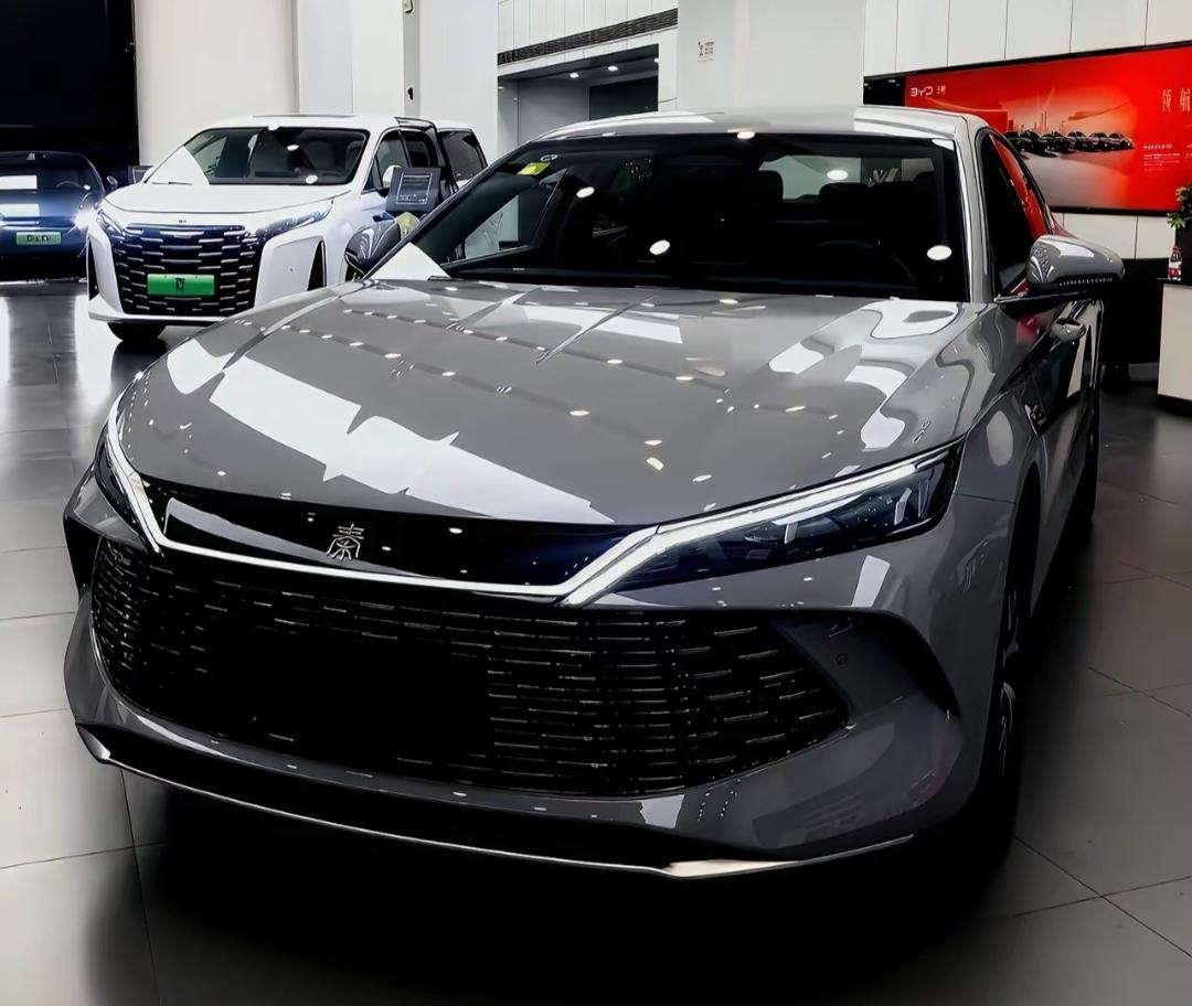 比亚迪插混中，为什么秦的销量比较好？首先，价格亲民，现在不到十万的价格（秦