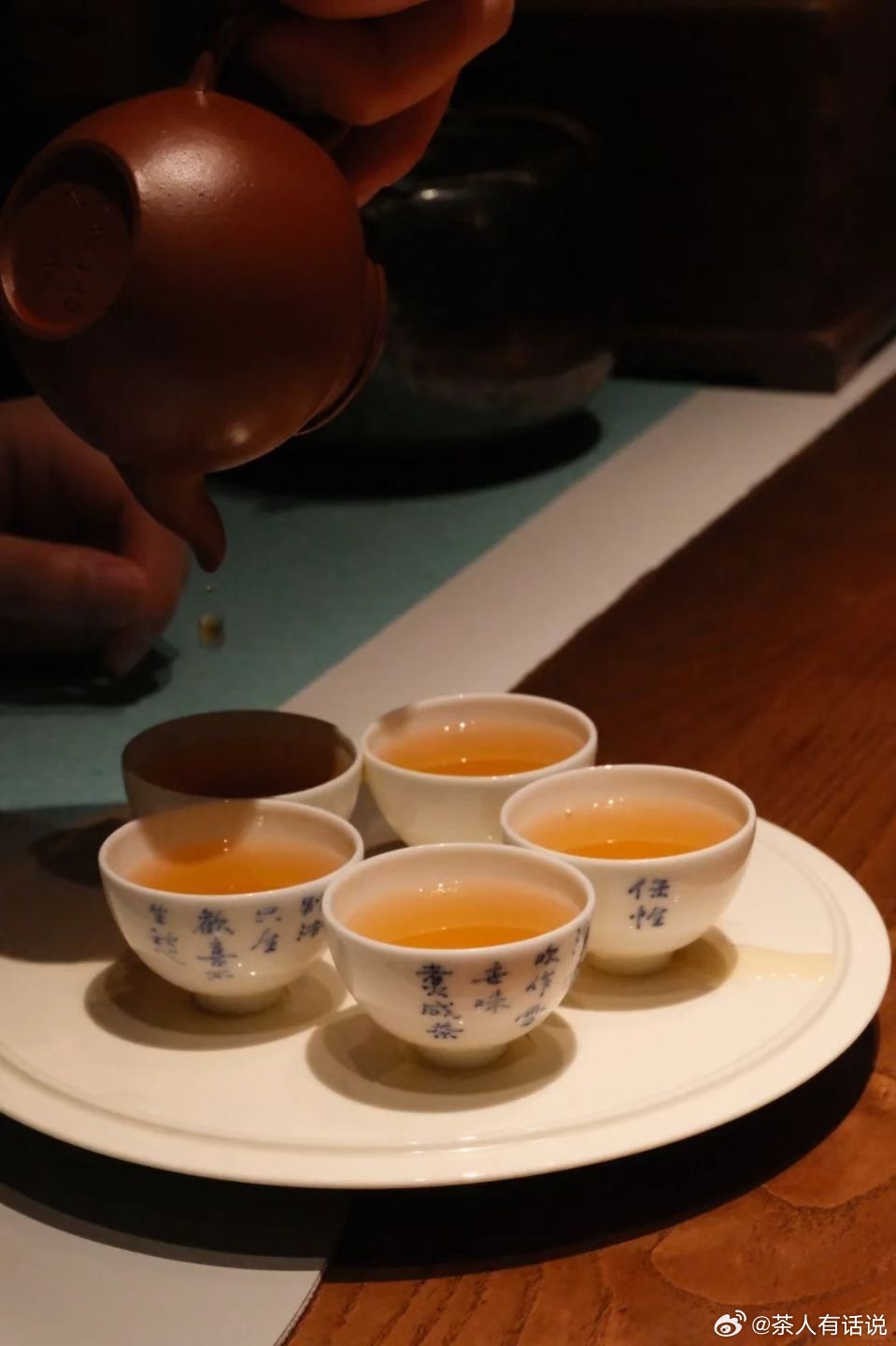喜欢泡茶的人一定要收藏起来哦：第一:大红袍——搭配葡萄干，葡萄干能丰富大红