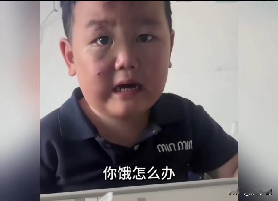 这孩子，火了！用勇敢、纯真、懂事征服了网友！看了这孩子的故事，才知道妈妈一