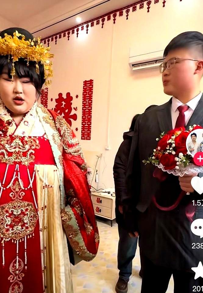 嫁大衣哥儿子才37天，陈萌就撕了羞涩面具开直播捞金！你敢信？婚礼当天她攥着衣