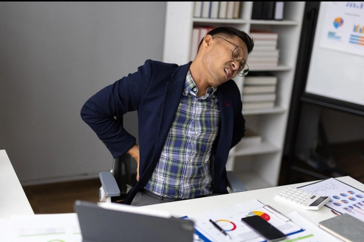 别再以为每天运动半小时，就能抵消久坐伤害了！研究发现，每坐20分钟起身走2