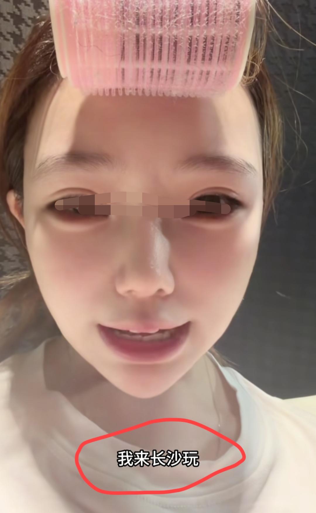 网红主播发视频哭诉：我来长沙玩打车，直接被司机打了……事件的大致经过:一开始是