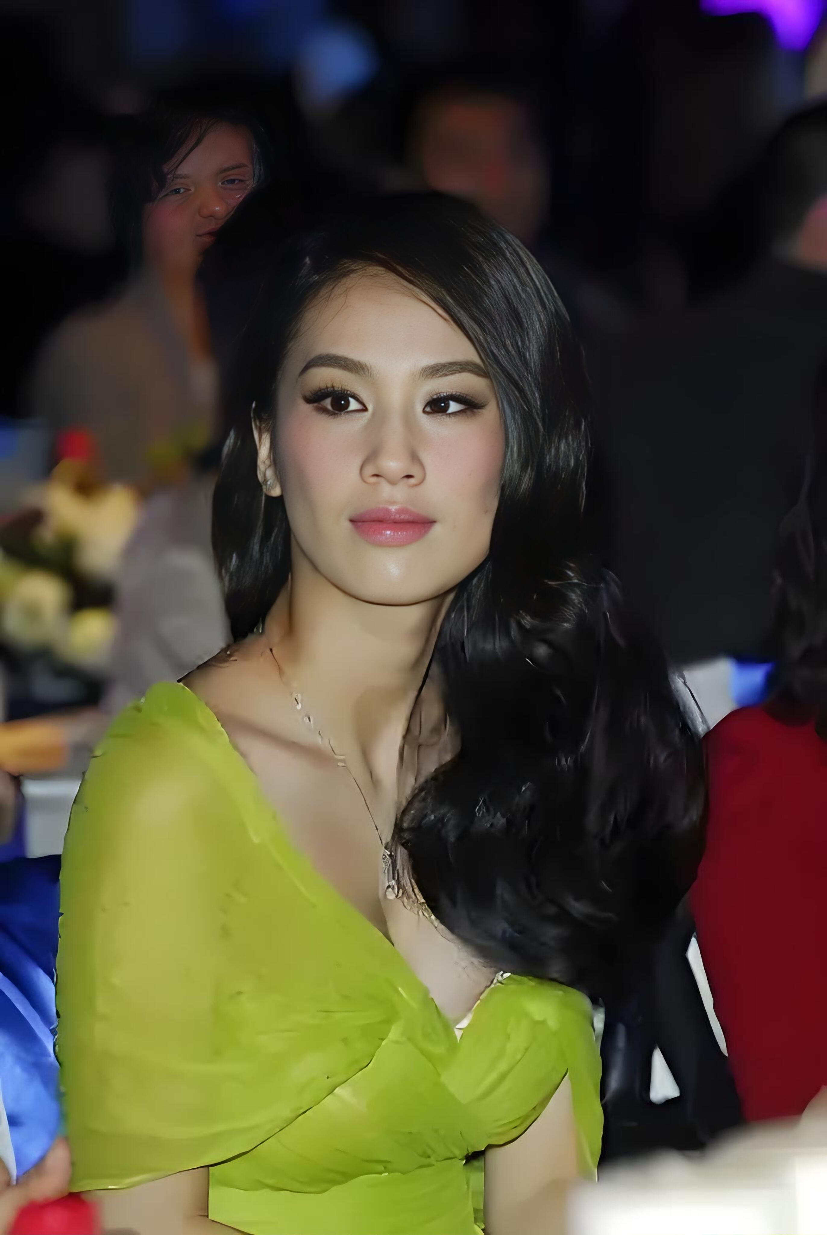 黄圣依的肤色太有韵味了