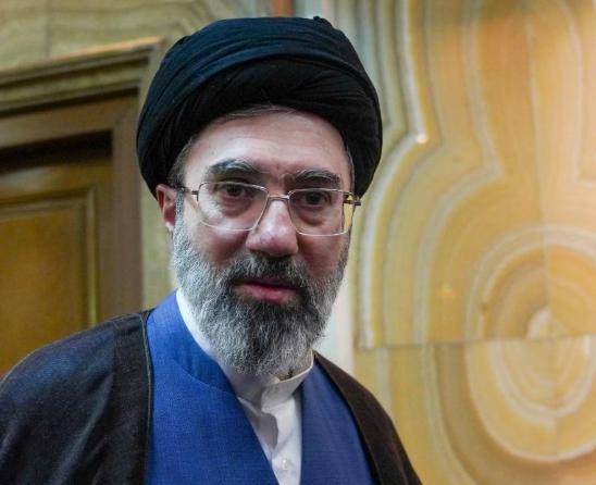 伊朗开始主动进攻了，美伊形势惊人逆转！伊朗一夜连出三大杀招：联合真主党导弹打击以