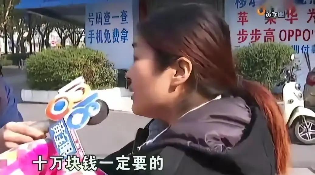 浙江杭州，女子把一只泰迪狗当亲弟弟喂养，最近，狗狗到了发情期，精力特别旺盛。为了