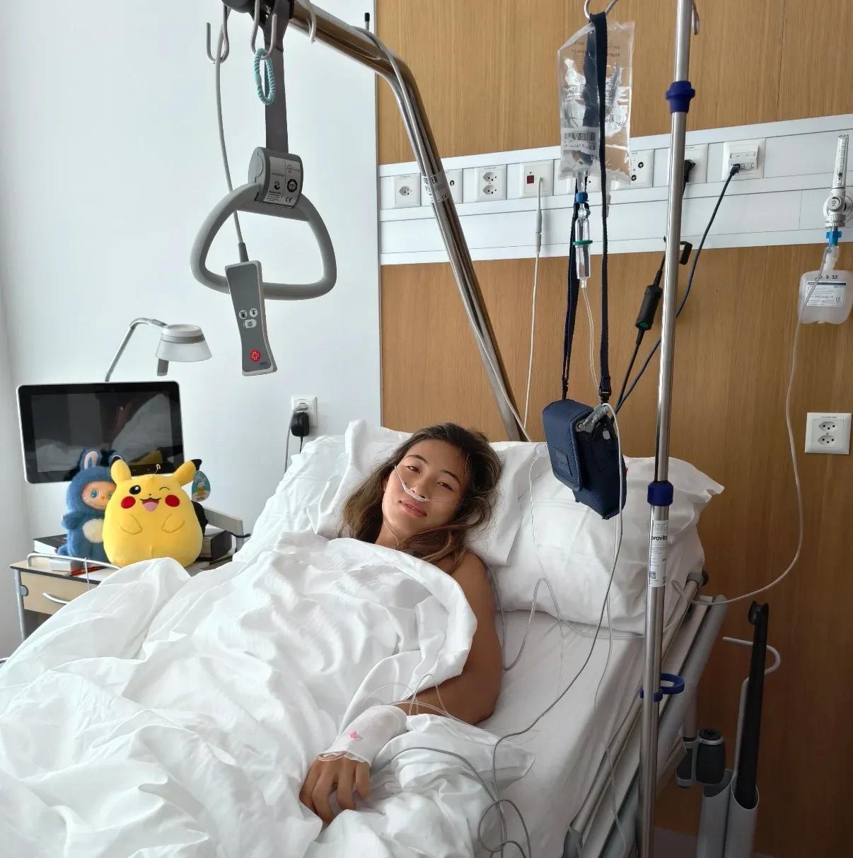 郑钦文接受右肘手术，归期未知！7月19日，郑钦文通过社交媒体发布信息，自己近期一