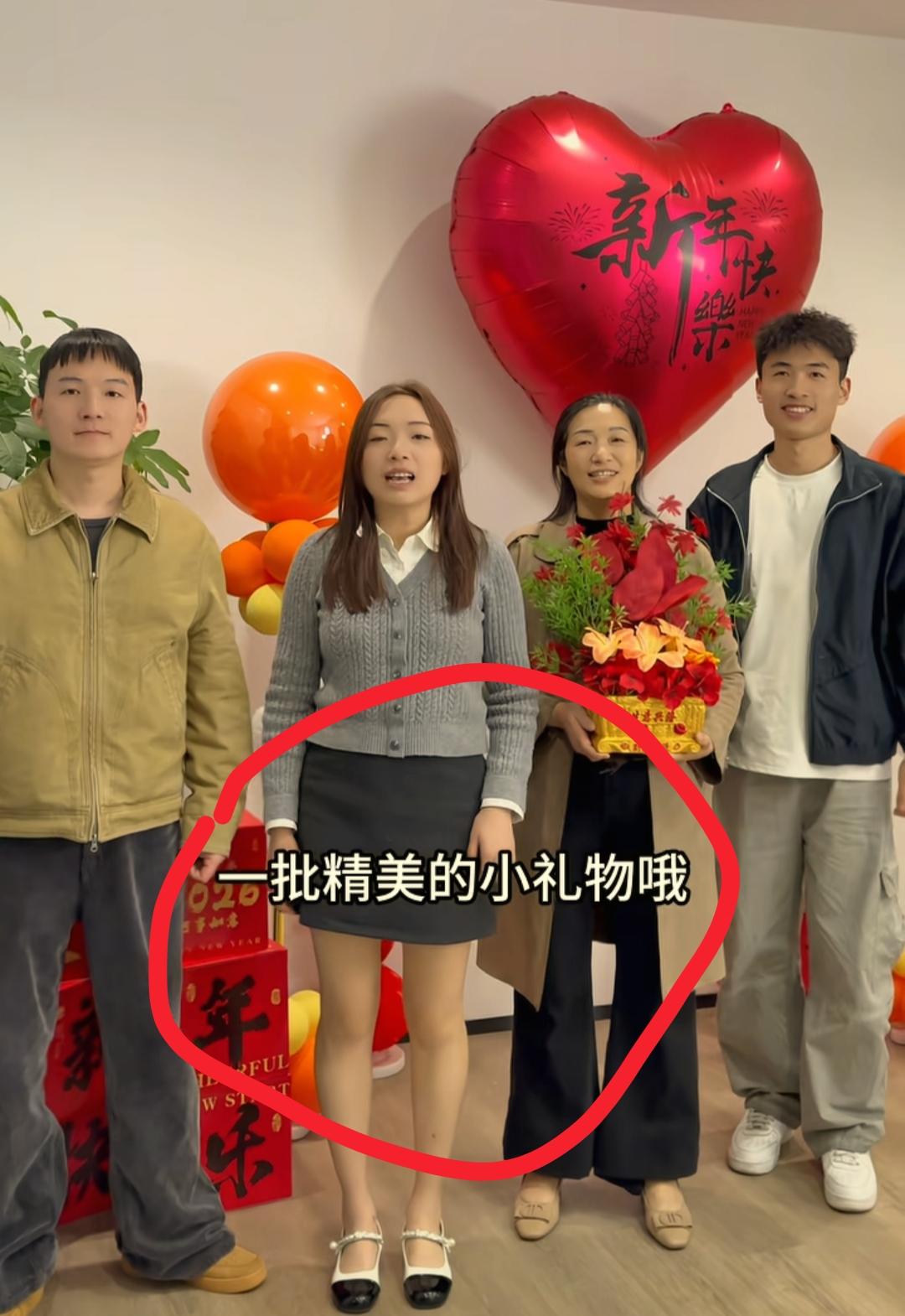 看到凌晨12点，还要叫谢爸从窝里揪出来，我忍了看到谢浩男下午5点已经到了深圳，