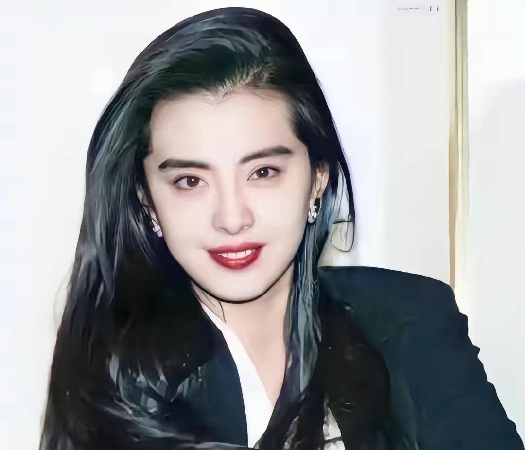 王祖贤息影16年还能在温哥华低调富足生活，这现金流太让人羡慕。她巅峰时拍了60多