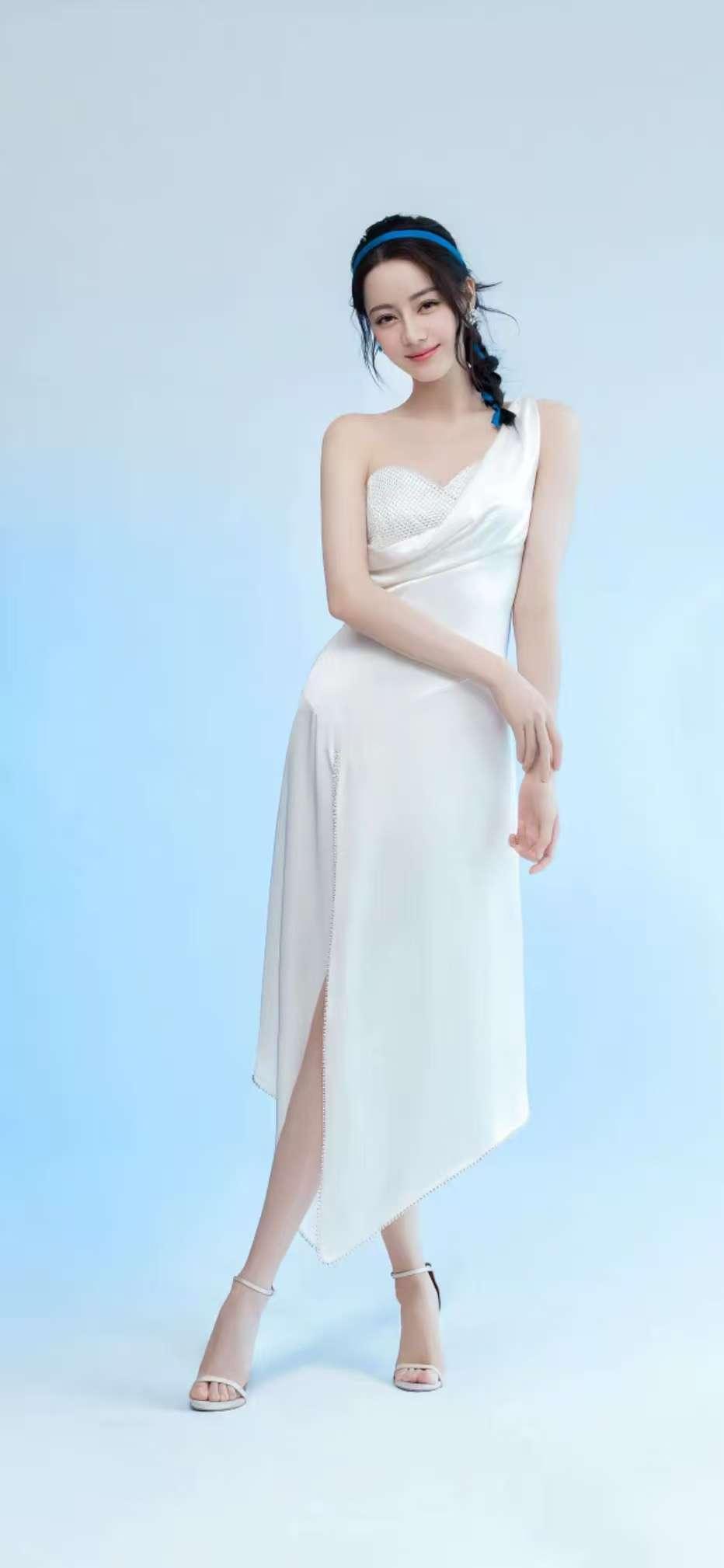 优雅白裙，清新自然，尽显女神魅力！🌹✨