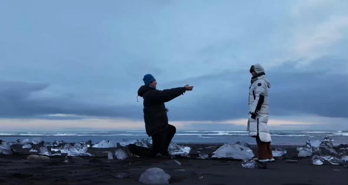 金莎宣布和孙承潇结婚去年年底，孙承潇向金莎求婚