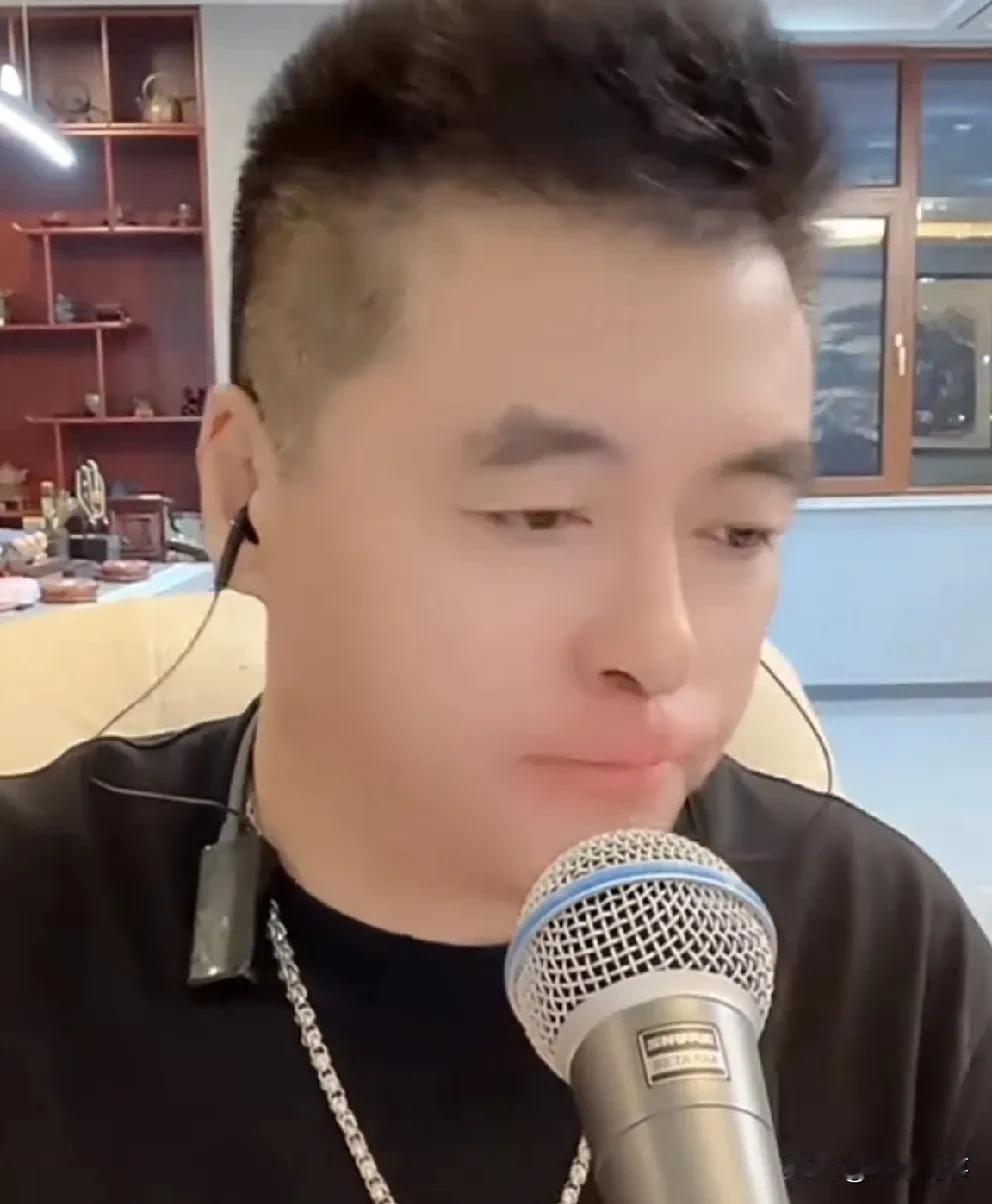 200W翡翠扔粪坑捞出又砸碎，娇娇被魏三气的哇哇哭！