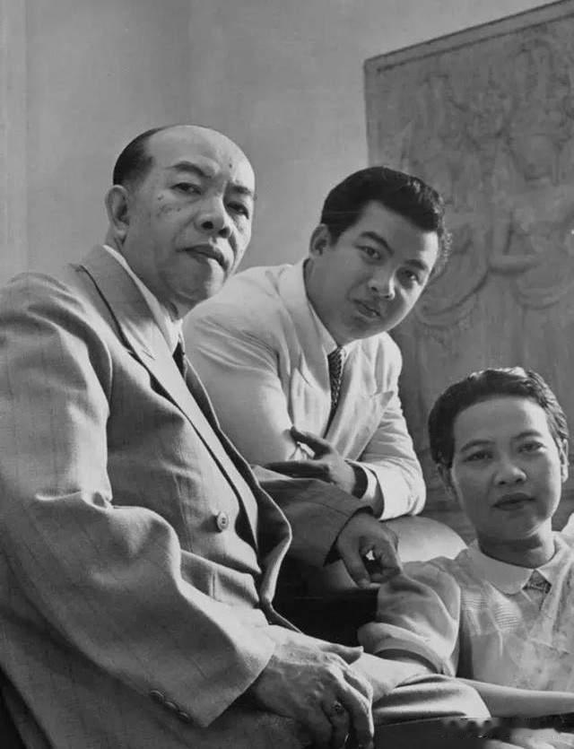柬埔寨的莫尼旺国王是西哈努克国王的外祖父。西哈努克国王在传记里说：“法国人递来