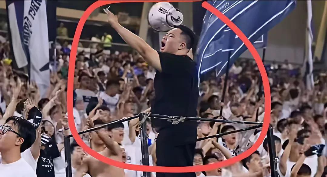 如今这件事通过网络上已经被广泛传播，虽然成都蓉城目前和主教练徐正源的关系微妙，但