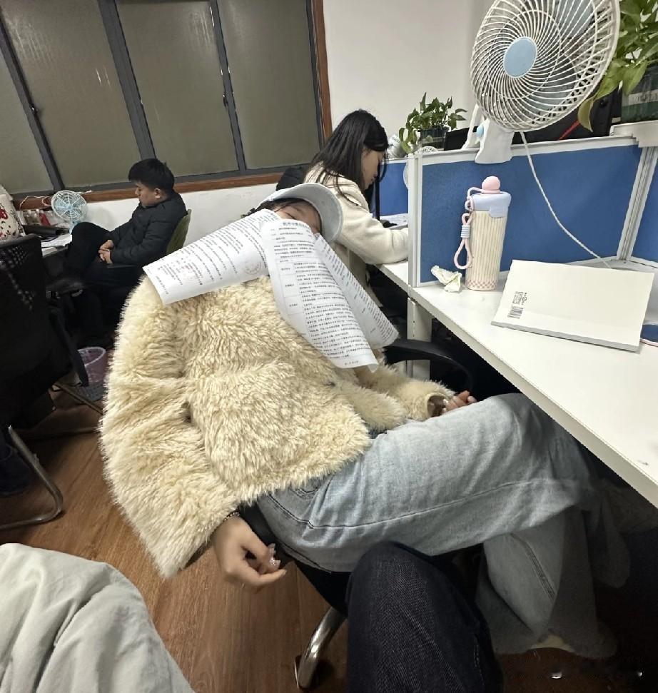 全网都在“开工第一天提辞职”，为啥我招的“一个月8000工资的岗位，却没什么人招