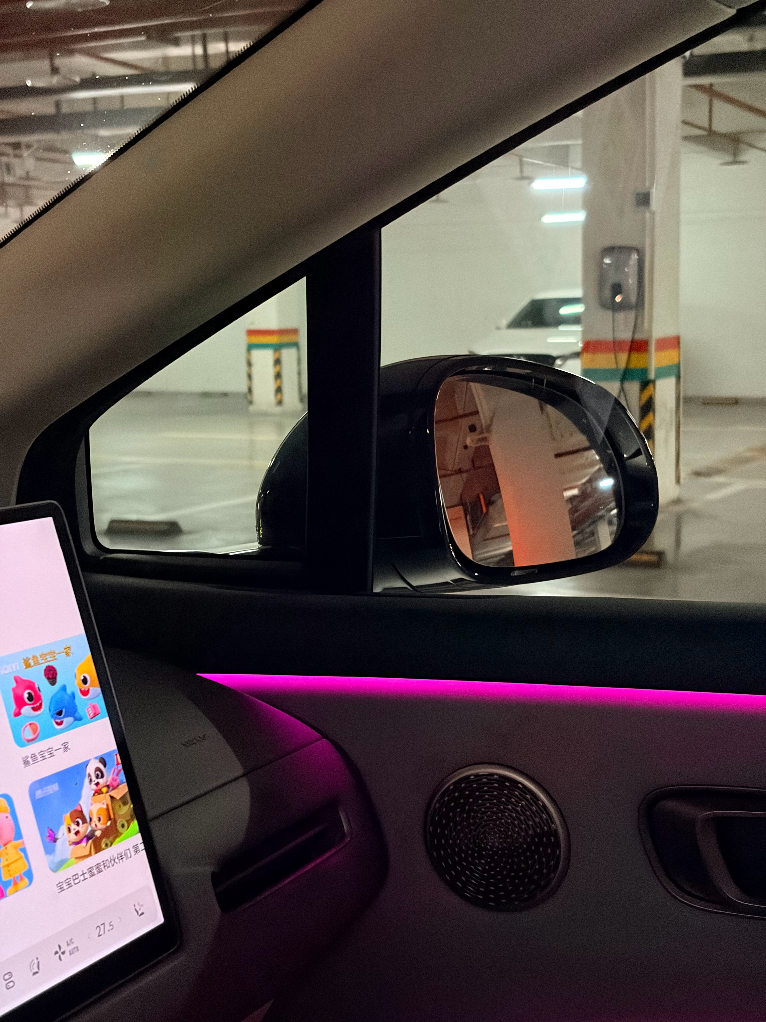 前几天媳妇儿说在外面停车可能右边后视镜被人掰了，因为上车角度完全不对，回家查了半