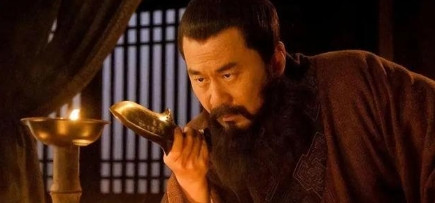 公元199年，曹操俘虏了陈宫，准备处决他之前，曹操不怀好意道：“你死了，你就没想