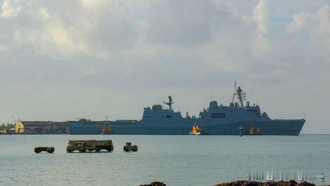 🇺🇸美国海军两栖攻击舰“劳德代尔堡”号（LPD28）于2025年11月8日