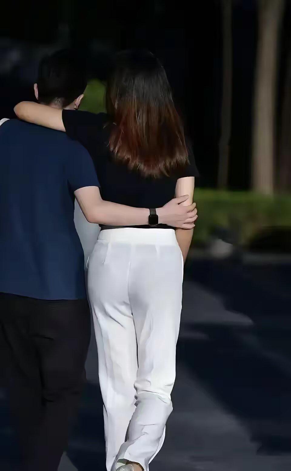 给自己一点时间，让往事慢慢封存。等你把更多的心思放在自己生活上，那些曾经一到夜