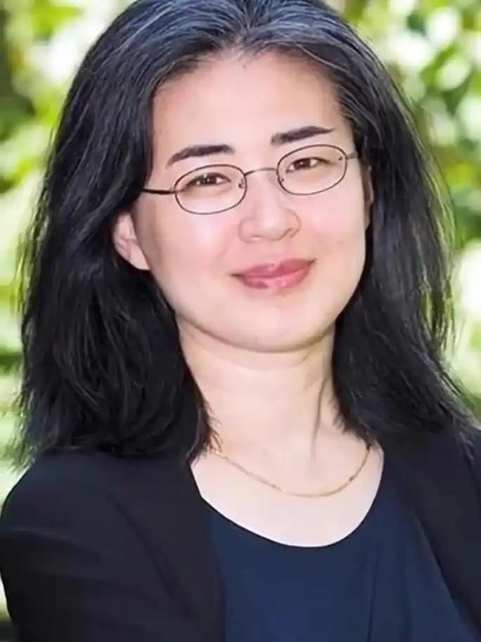 1999年，28岁北大才女田晓菲嫁给自己的美国导师，父母气的咬牙切齿，但田晓