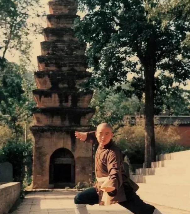 释永信，口碑两极分化！有人说少林寺成也释永信，少林寺败也释永信，这个人到底是