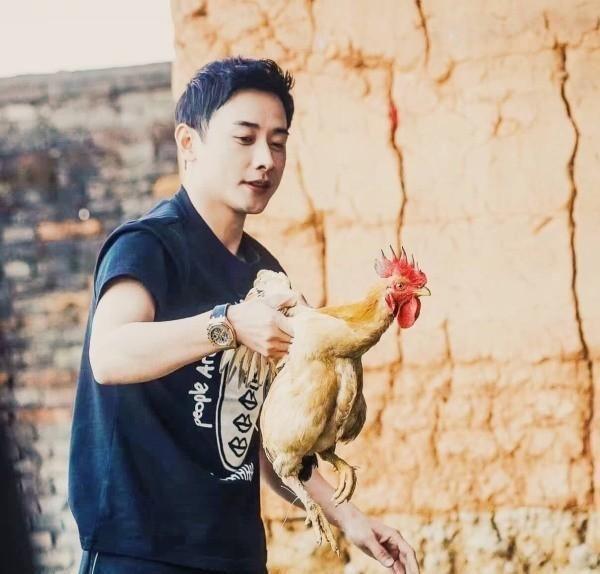 罗晋那么帅原来是因为他有个帅爸爸，他长相不随妈随了爸爸。有点好奇罗晋女儿的长相，