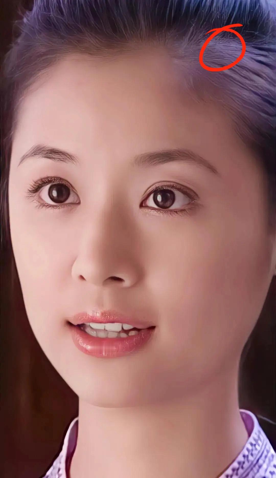 谁懂啊！49岁的林心如真的把“冻龄”玩出花了，尤其是看《再见爱人》时，她那