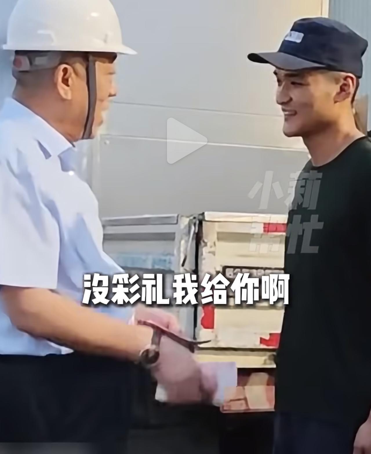 这老板能处！有急事他是真上啊！9月28号，河南长垣一车间活儿急，00后小伙主动留