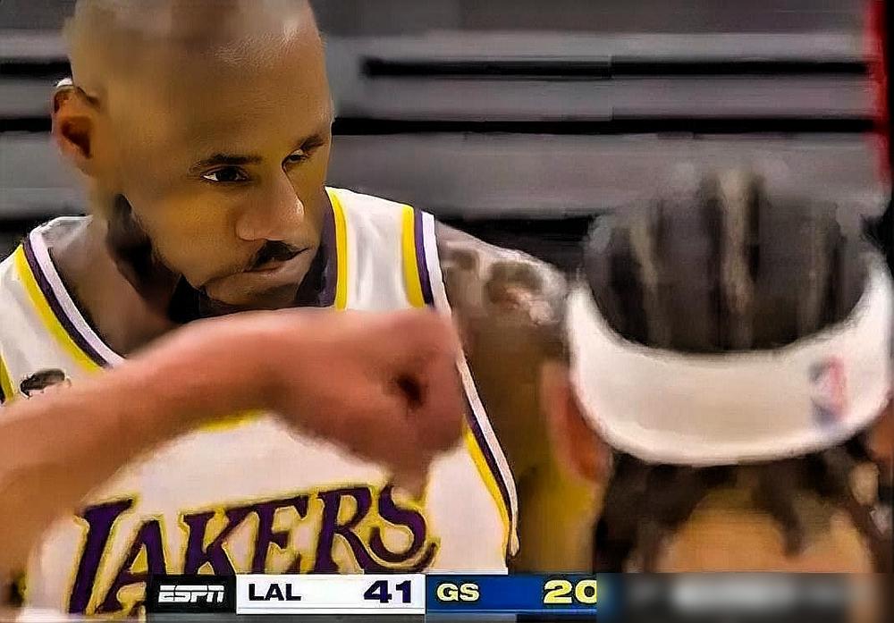 詹姆斯又一次创造了历史，湖人队史1000记三分里程碑达成！可这28分的大胜，却让