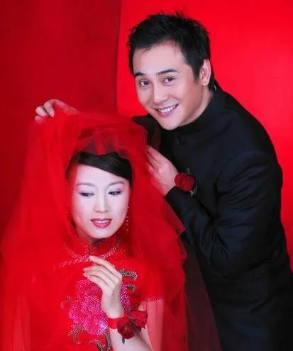 惊爆！63岁吴琼和48岁老公拍婚纱，阅读量狂飙110万！家人们，娱乐圈又出大新