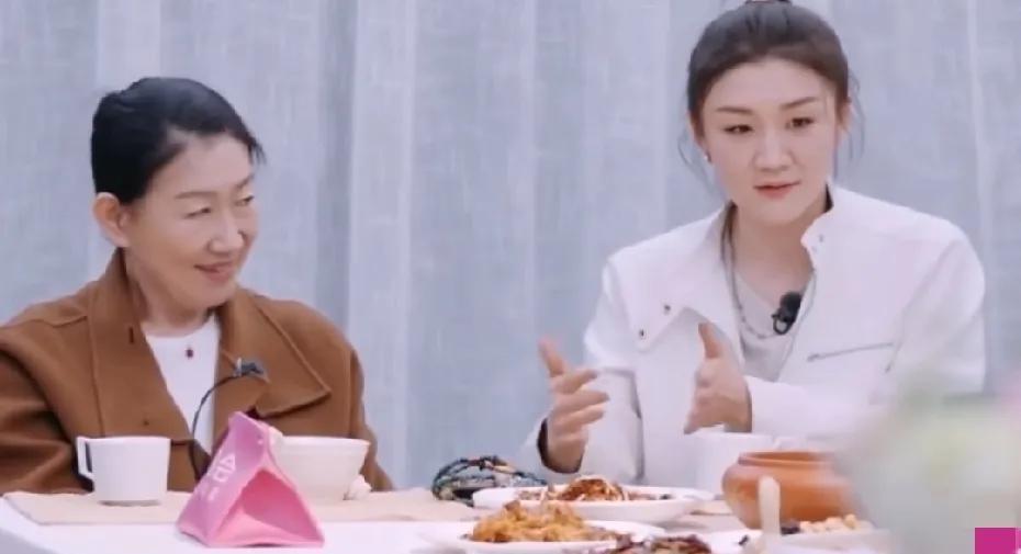 陈梦：我9岁才知道我妈是我亲妈陈梦在节目上分享的成长小故事，真的太逗了！她笑着