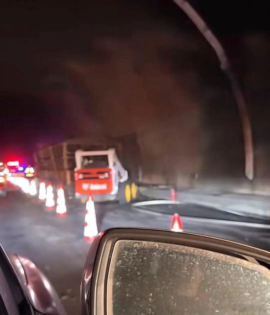 京昆高速古家山隧道货车自燃位置处于G5京昆高速广陕段（广元至陕西方向）古家山隧道