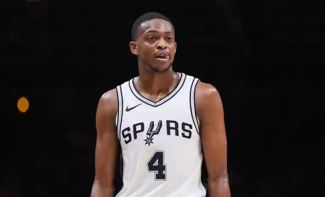 马刺应该交易福克斯，扶正卡斯尔，福克斯在战老鹰这样的队伍，11投4中，三分3中0