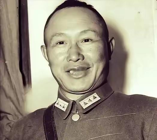 1945年8月16日，58岁的蒋介石在重庆听着投降广播，却急电何应钦：那个在济南