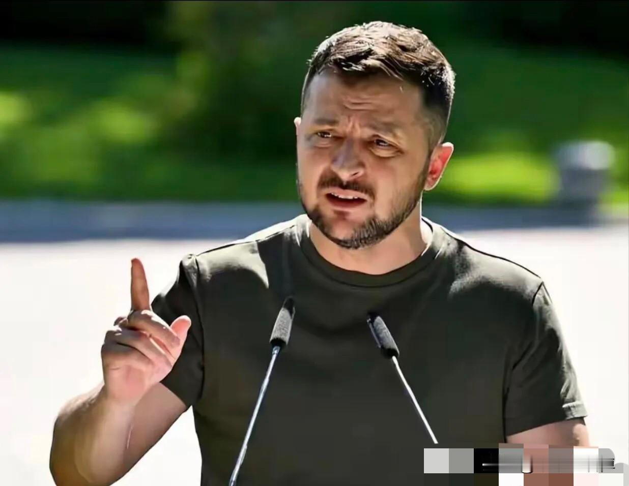 乌克兰如果没有泽连斯基，估计早就投降了。泽连斯基并不是谁的提线木偶，他很固执，有