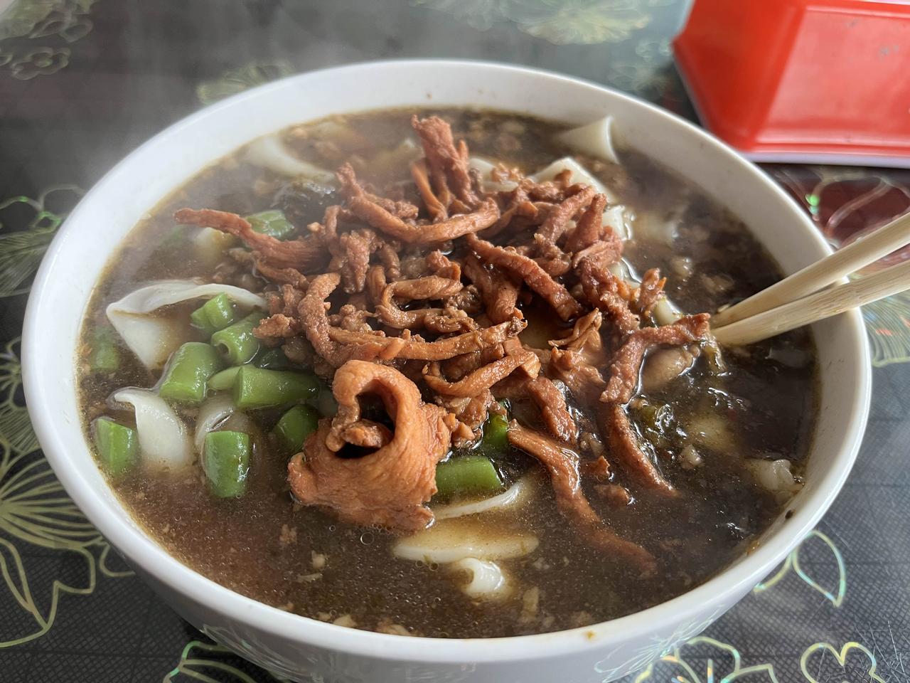 身为山西人，中午最爱吃的就是一大碗热气腾腾的面条[滑稽笑]吃面