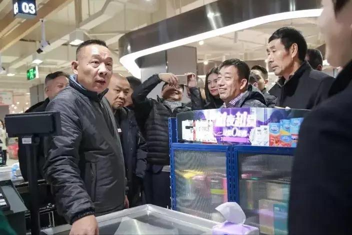 终于弄明白了为什么胖东来连免费直饮水都要管了。很多人看到这个消息第一反应是：