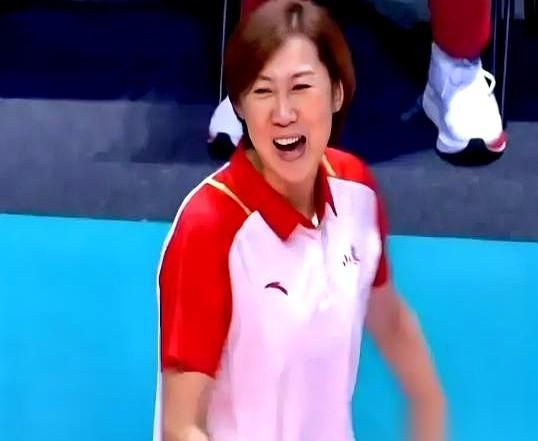 这事儿刚出来的时候，所有人都以为是体育局在乱点鸳鸯谱。夫妻俩，主教练岗位互换。