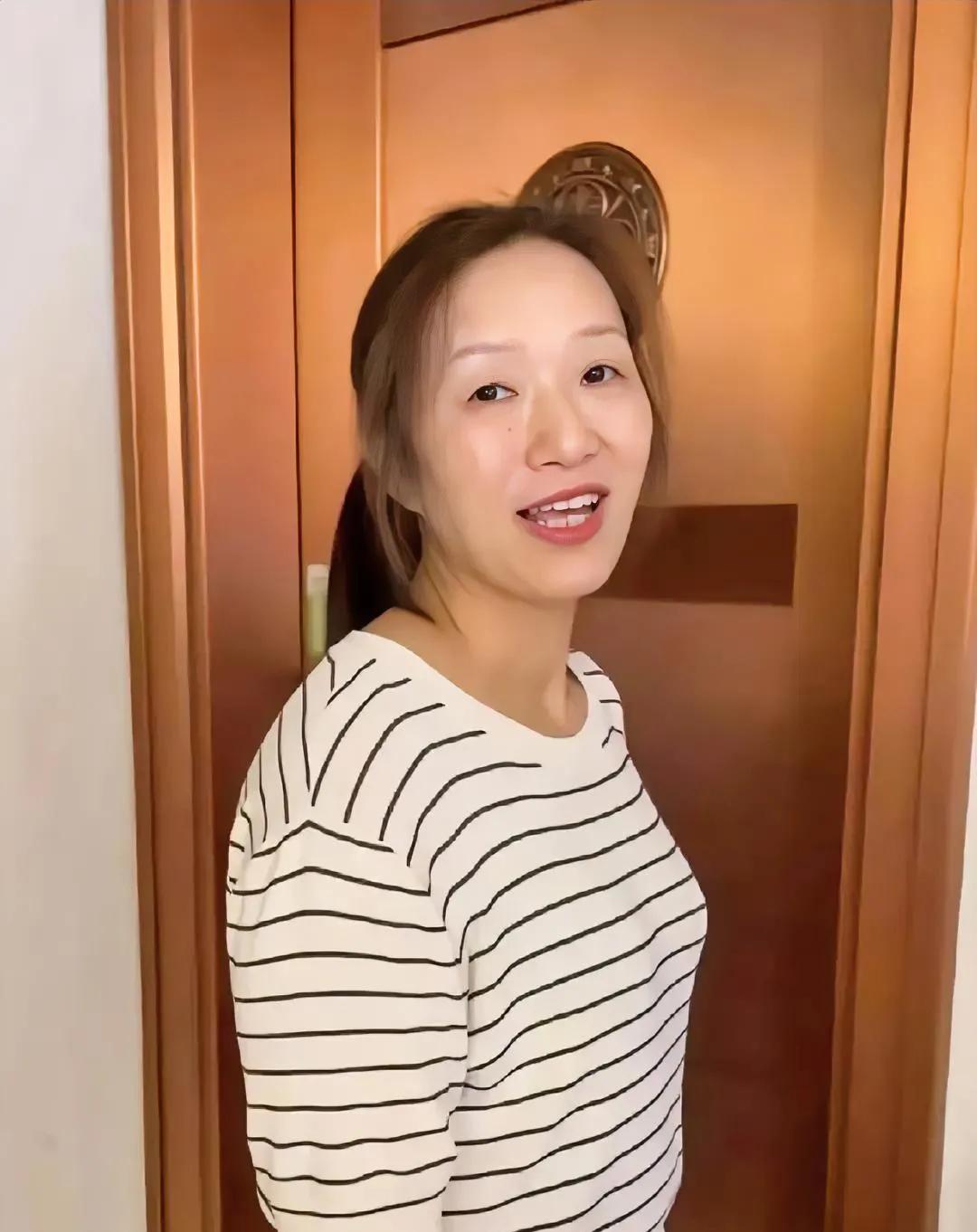 全世界最大的笑话不是豪哥哥被阿三告到了联合国而是谢浩男的大妹妹说：他们带