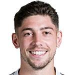 西甲第29轮马德里德比火爆开踢，皇马在伯纳乌摆下“主场宴”，特邀裁判何塞-穆努埃