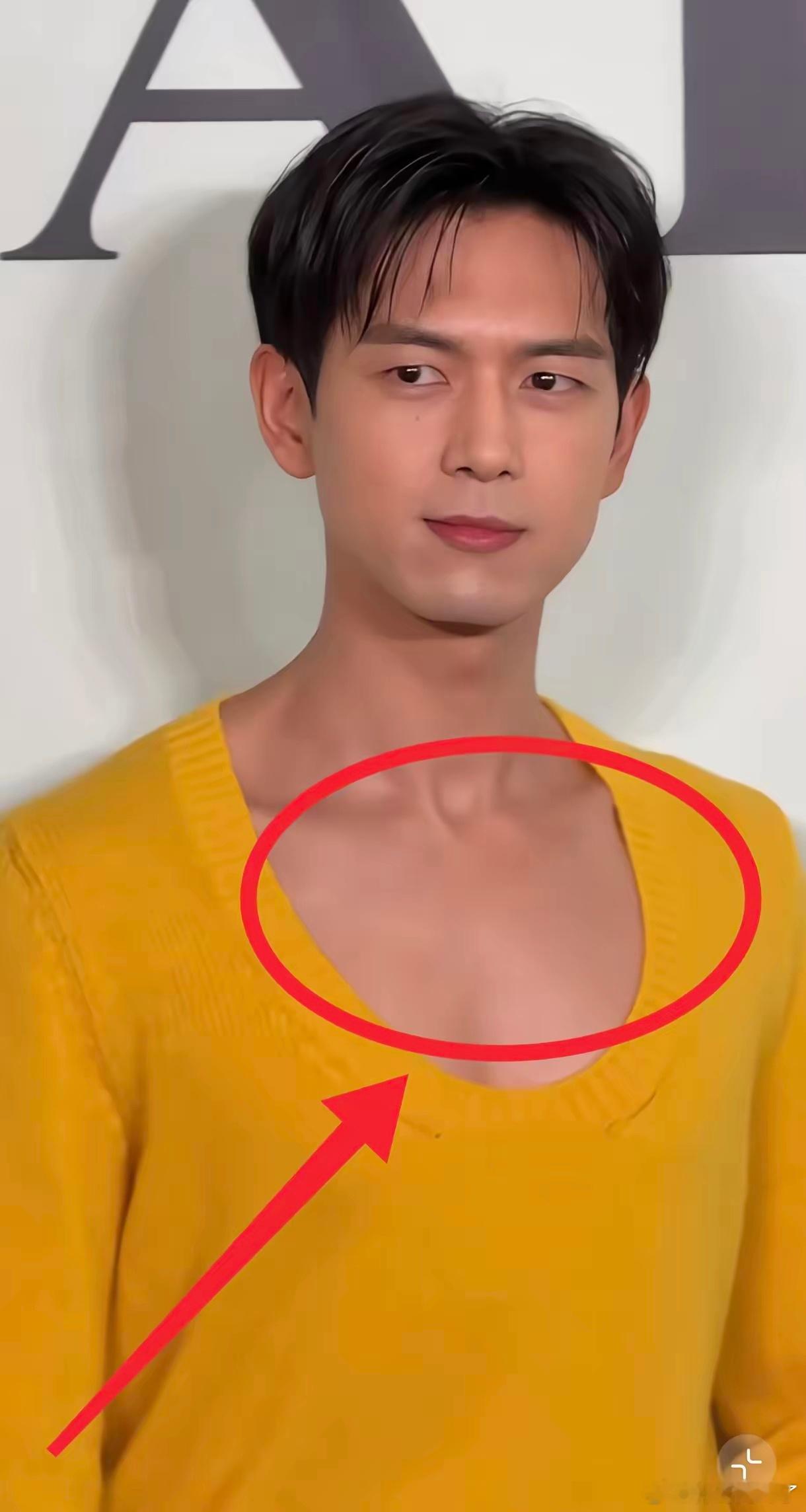 李现啊李现，不是我故意找茬，实在是你这穿搭欣赏不来，不仅显黑，还显得油腻