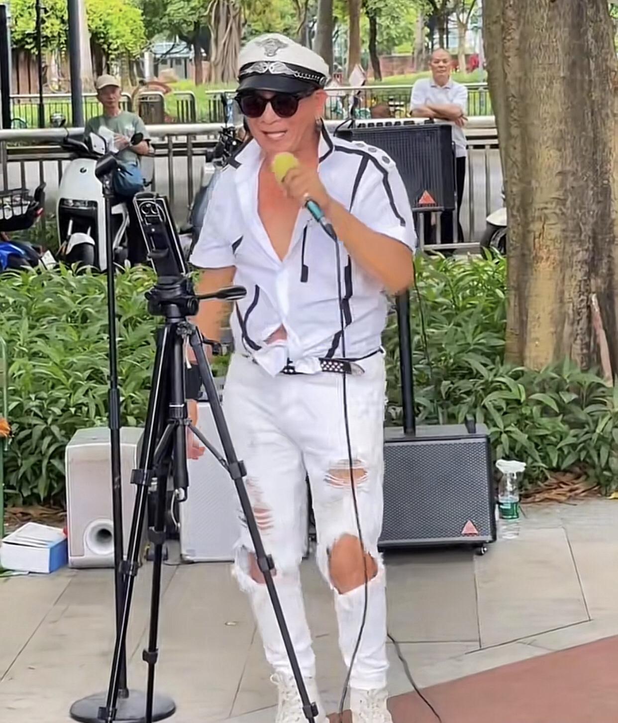 谁说广州的“洋盘”输给了上海？这是广州大沙头广场自娱自乐的退休大叔！虽然广州还