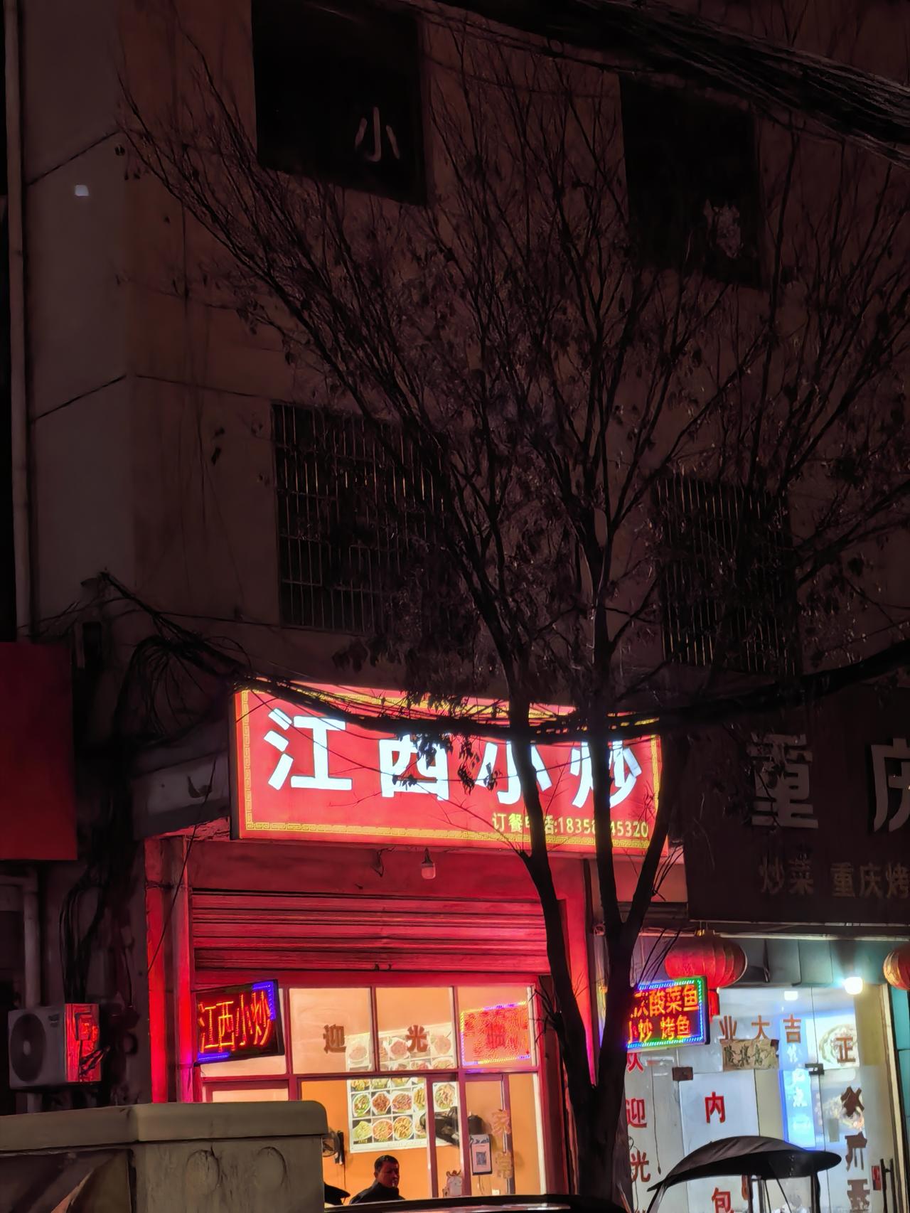 这两年江西小炒特别火，很多人都知道江西人能吃辣。但就我个人感受来说，现在的江西人