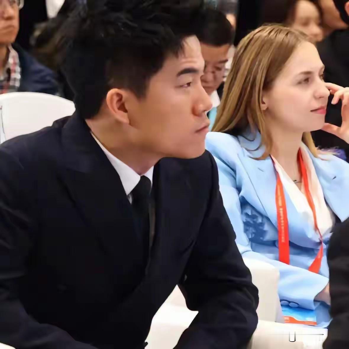 我敢说，大家肯定早就发现了，董宇辉有一个特别严重的问题，那就是他的成功离不开