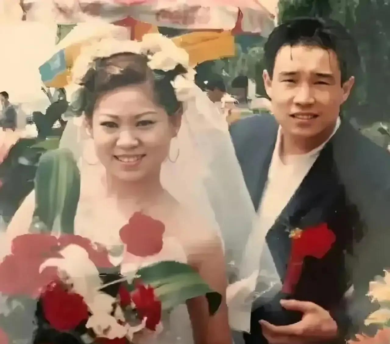 小沈阳，确实了不起。小沈阳和妻子沈春阳相识于1999年，那时候的小沈阳还留着锅