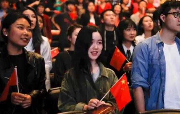 中国人容易被电诈盯上是有原因的，一位越南人告诉我：一个14亿人口的大国，几乎没黑