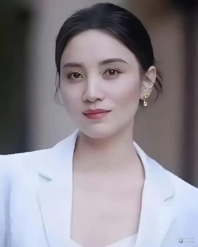44岁宋佳的爱情：最好的婚姻，是彼此成全酒局落幕的喧嚣散去，44岁的宋佳微