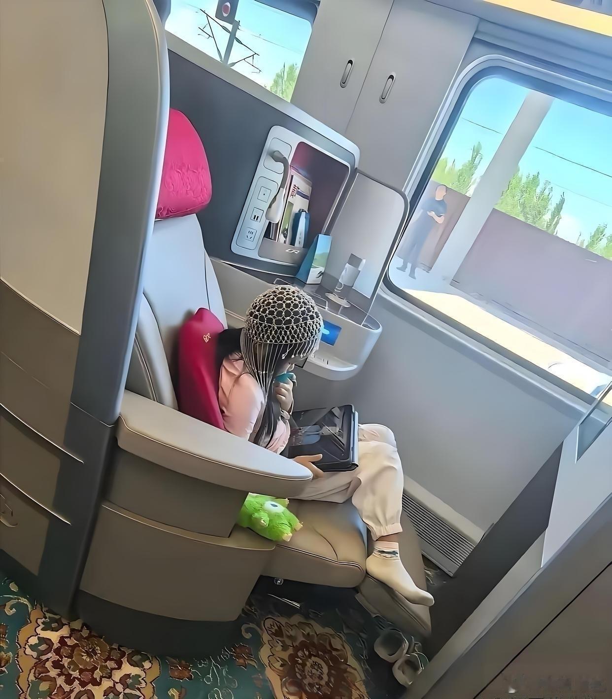 好奇问一下，这种小孩长大了会不会自卑？​​​