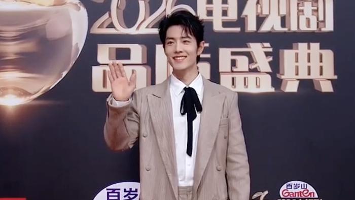 肖战值得喜欢吗肖战值得被喜欢。他对待拍戏认真敬业，不断打磨演技，塑造出很多让人印